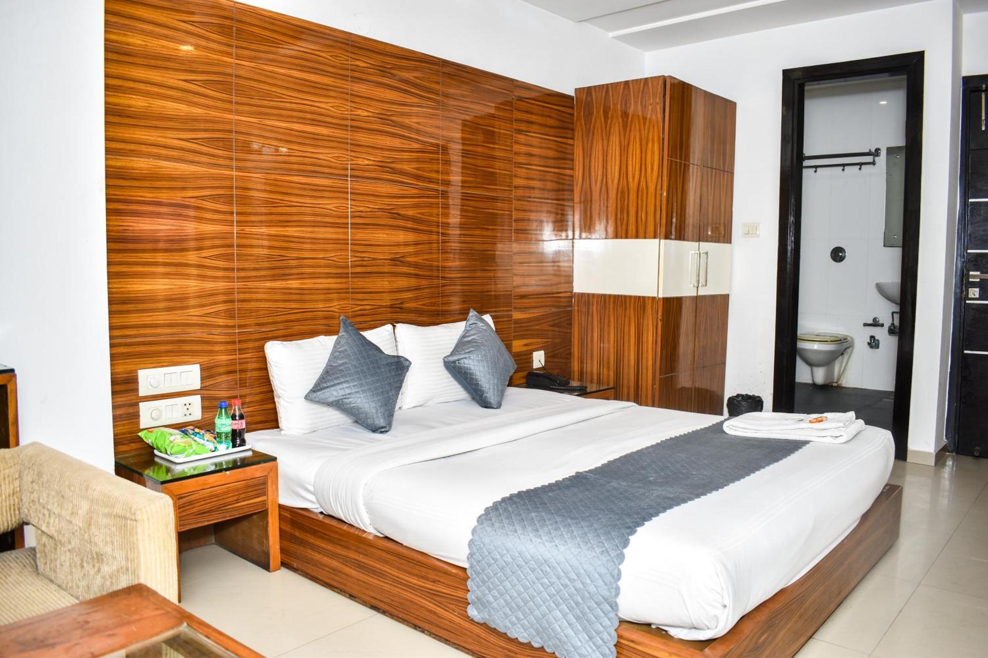 Chanchal Continental # Near To New Delhi Station # Family Hotel # Customer'S Choice Hotel # Tourist Places Nearby - Red Fort, Jama Masjid, India Gate Hotel New Delhi