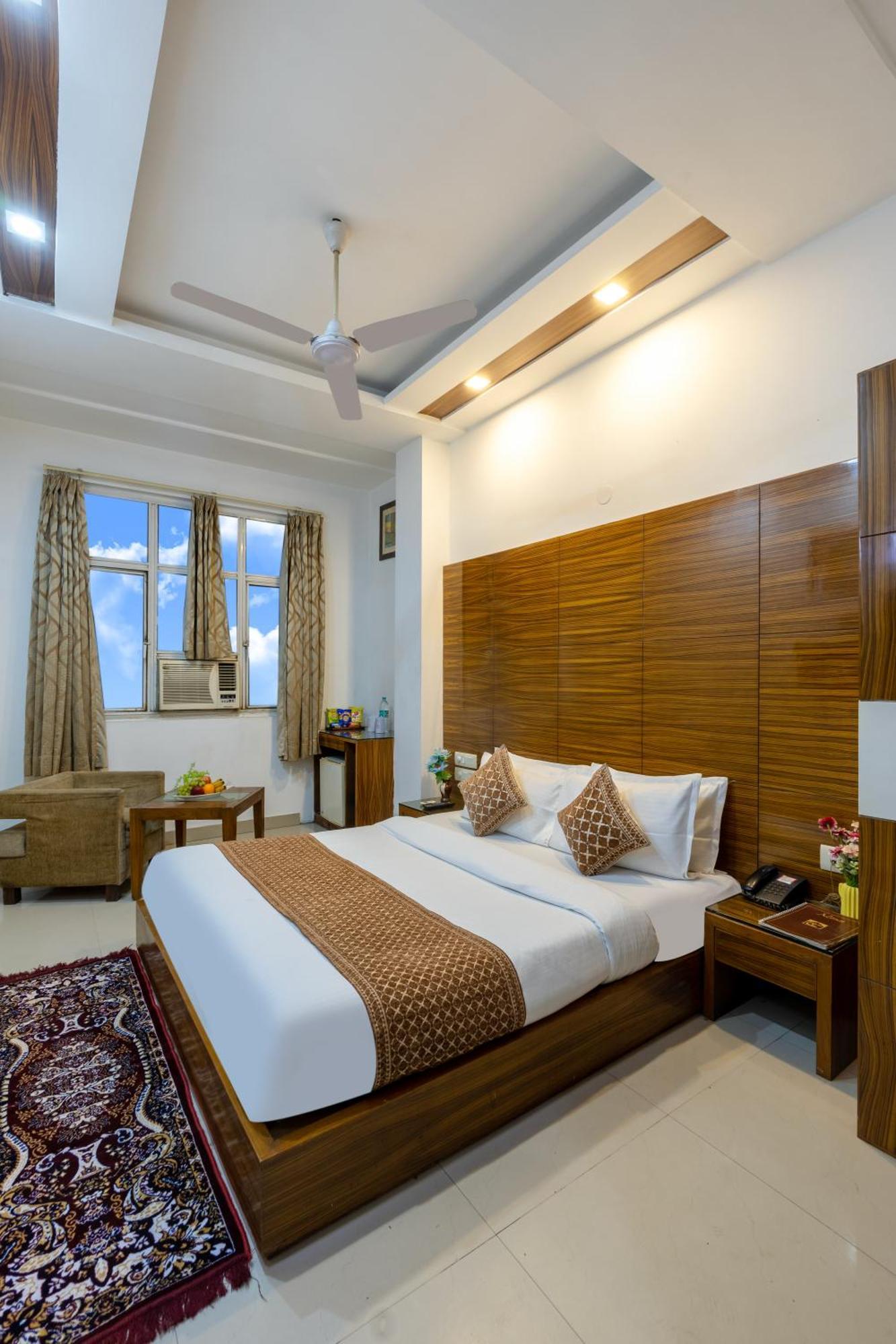 Chanchal Continental # Near To New Delhi Station # Family Hotel # Customer'S Choice Hotel # Tourist Places Nearby - Red Fort, Jama Masjid, India Gate 3*