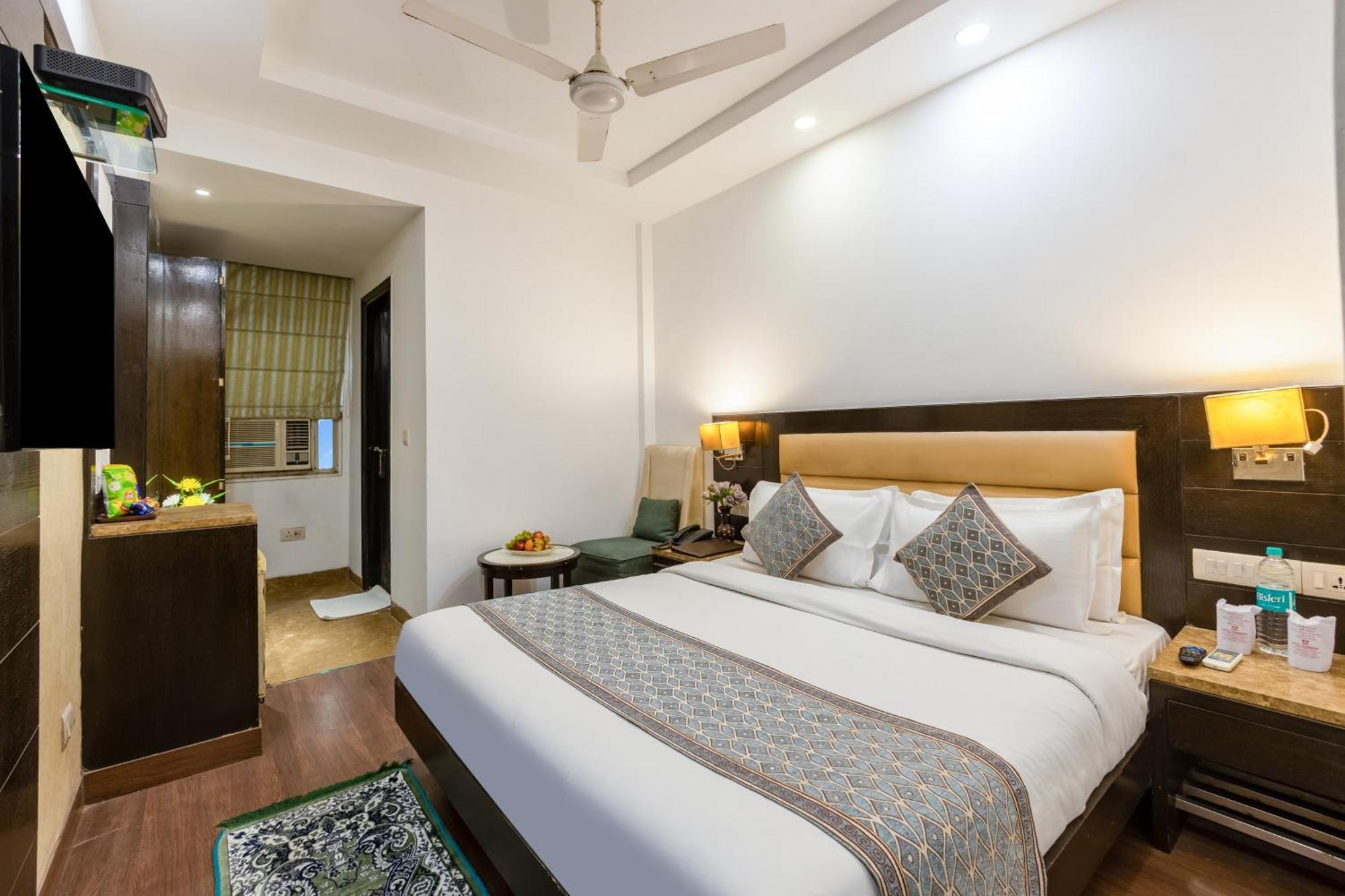 Chanchal Continental # Near To New Delhi Station # Family Hotel # Customer'S Choice Hotel # Tourist Places Nearby - Red Fort, Jama Masjid, India Gate 3*
