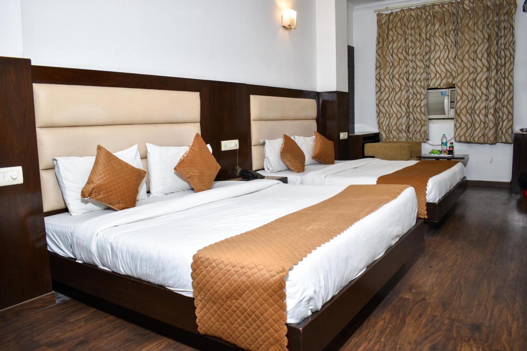 Chanchal Continental # Near To New Delhi Station # Family Hotel # Customer'S Choice Hotel # Tourist Places Nearby - Red Fort, Jama Masjid, India Gate 3*