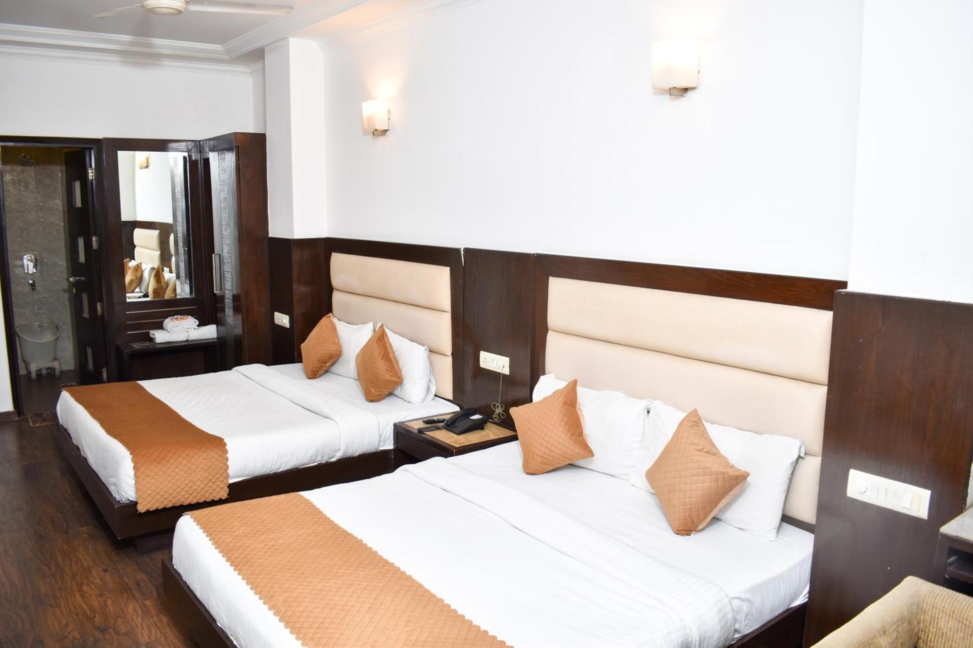 Hotel Chanchal Continental # Near To New Delhi Station # Family Hotel # Customer'S Choice Hotel # Tourist Places Nearby - Red Fort, Jama Masjid, India Gate 3*